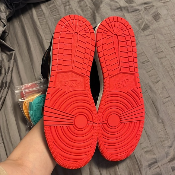 Jordan 1 Mid Siempre Familia - Picture 6 of 8